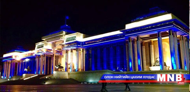 Өнөө орой Төрийн ордон, Чингис хааны хөшөөг цэнхэр өнгөөр гэрэлтүүлнэ