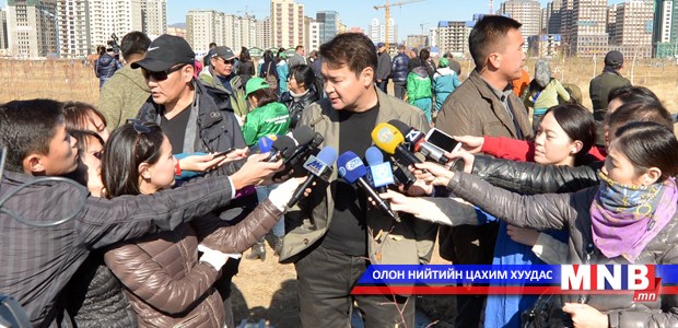 Ерөнхий сайд Ч.Сайханбилэг Үндэсний цэцэрлэгт хүрээлэнд мод тарилаа