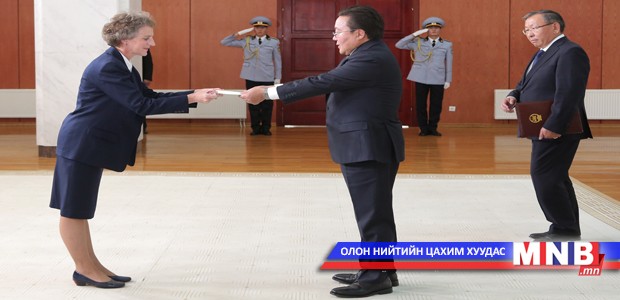 АНУ-аас манай улсад суух Элчин сайд Итгэмжлэх жуухаа өргөн барив