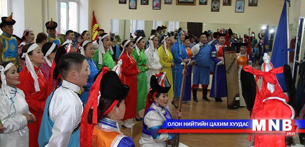 Говьсүмбэр аймгийн Засаг даргын нэрэмжит урлагийн наадам эхэллээ