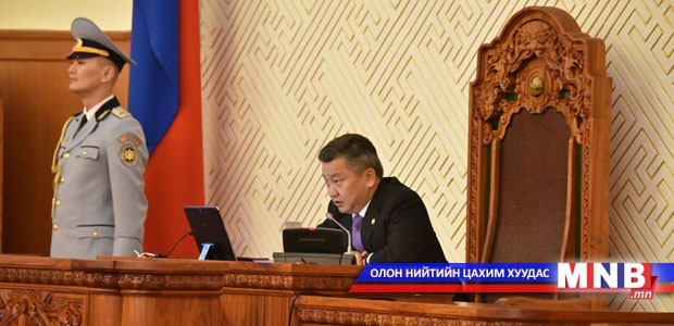 Төсвийн тухай хуулиудыг яаралтай хэлэлцэх захирамж гаргав