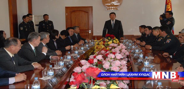 Үе үеийн Батлан хамгаалахын сайд нартай уулзлаа