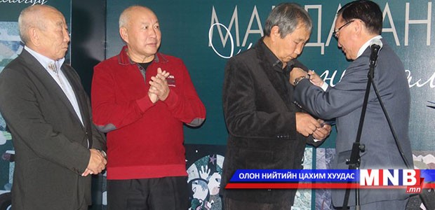 Юрий Мандагановыг “Нийслэлийн тэргүүний ажилтан” цол тэмдгээр шагналаа