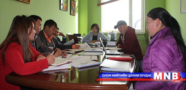 Говь-Алтай-Баянхонгор чиглэлийн замын ажлын явцын талаар мэдээлэл солилцож байна