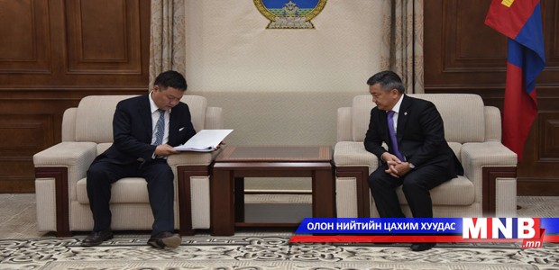 Төсвийн тухай хуулийн төслүүдийг өргөн барив