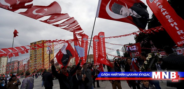 Туркийн эрх баригч нам олонхийн байр сууриа эргүүлж авав