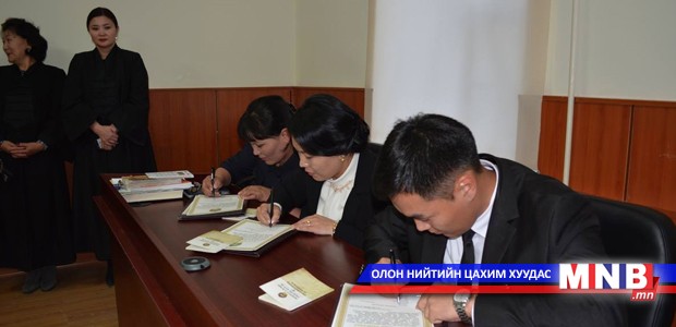 Зарим дүүргийн шүүгчид тангараг өргөлөө