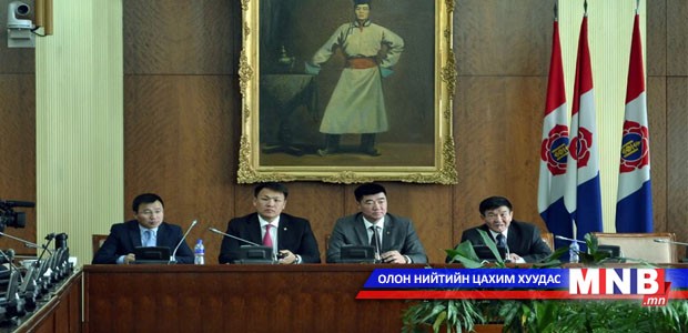 С.Бямбацогт: Гэр хороололд бүтэн сар мах идээгүй, бичиг баримтаа зээлийн барьцаанд тавьсан хүн олон байна
