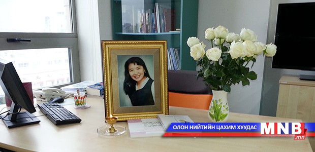 Тэр хараат бус сэтгүүл зүйн үлгэр дууриалал байлаа