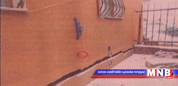 Газар хөдлөлтийн улмаас Баянговь сумын агуулахын барилгын хана цуурчээ