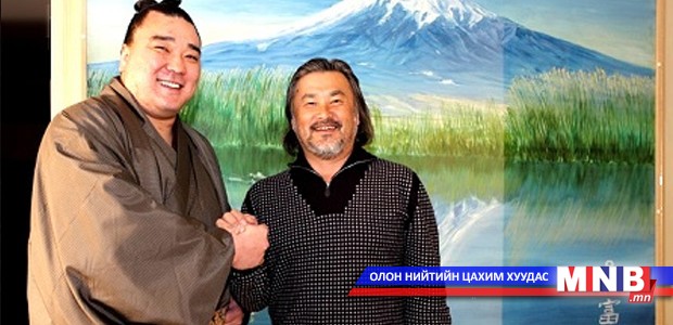 Харумафүжи зурсан зургаараа үзэсгэлэн гаргажээ