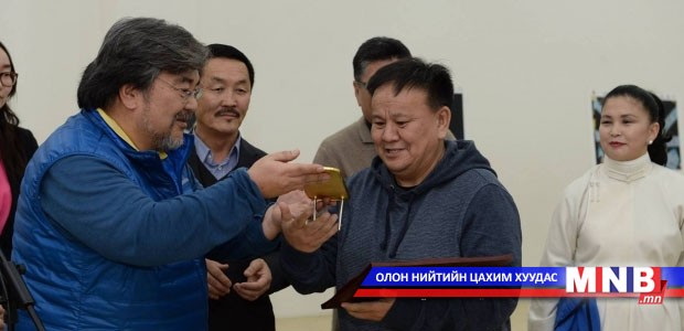 “Монгол үндэсний урлагийн гайхамшиг” фото зургийн уралдаанд Н.Төрбат түрүүллээ