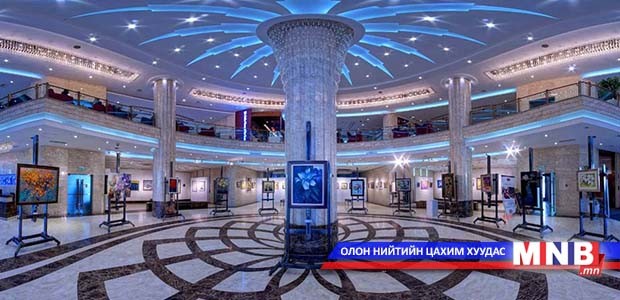 "Blue Moon"-д хамтын бүтээл дэлгэгдлээ