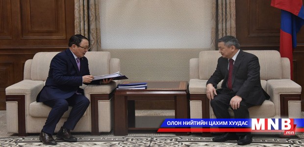 Хууль зүйн сайд Д.Дорлигжав хуулийн төслүүд өргөн мэдүүлэв