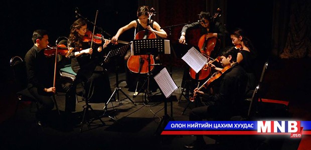 Италийн хөгжим эгшиглэнэ