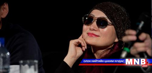 Дуучин С.Наран тоглолтын хувцсандаа уралдаан зарлажээ