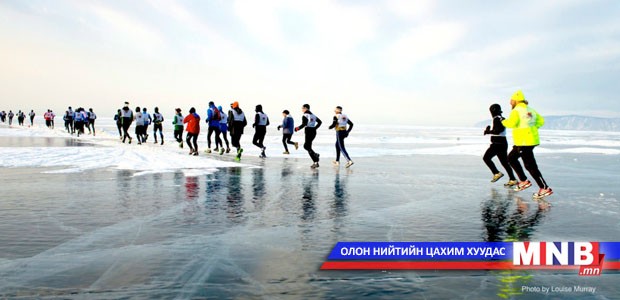 Байгаль далайд олон улсын мөсний марафон болж өндөрлөлөө