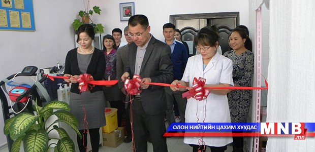 Хүрээлэн дундын бага эмчийн кабинетад шинэ багаж хэрэгсэл хүлээлгэн өгөв