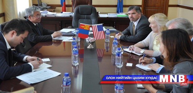 Ц.Шаравдорж: Монголд химийн хорт бодис, аюултай хог хаягдлыг устгах асуудал шийдэгдээгүй байна