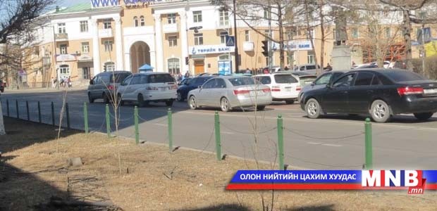 Шаардлага хангахгүй хайс, хашлагыг засварлаж байна