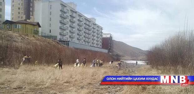 "Богинын ам"-ны хог хаягдлыг цэвэрлэжээ