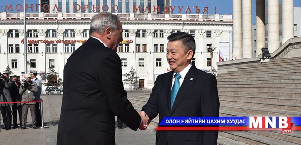 БНИУ-ын парламентын Сенатын танхимын Ерөнхийлөгч Пьетро Грассог Чингисийн талбайд угтан авлаа