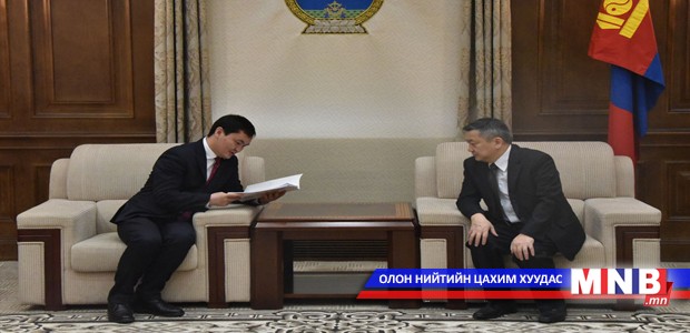 Шүүх байгуулах тухай хуульд өөрчлөлт оруулах тухай хуулийн төслийг өргөн мэдүүлэв