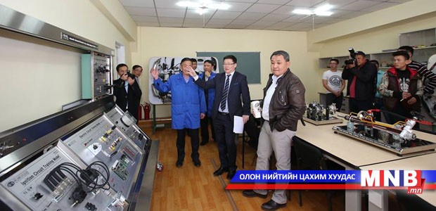 Зам, тээврийн сайд М.Зоригт: Хүн юм сурахгүй байхын аргагүй сургууль байна