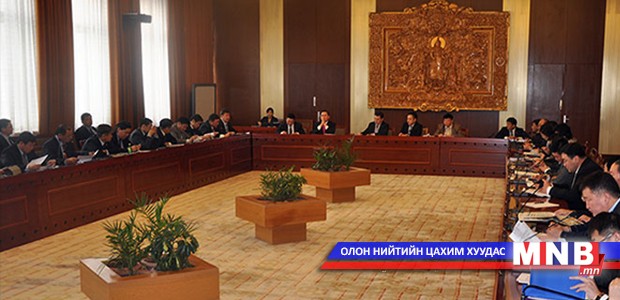 Хууль зүйн байнгын хороо хуралдаж байна