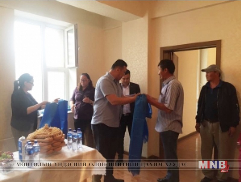 Иргэд байрны түлхүүрээ гардаж авлаа