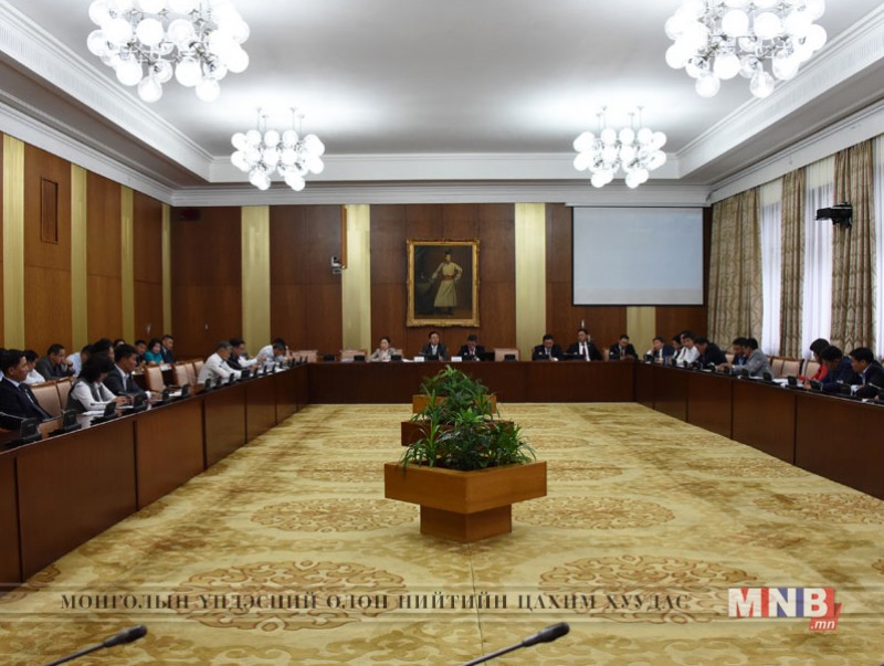 Төрийн байгуулалтын байнгын хорооны хуралдаан үргэлжилж байна