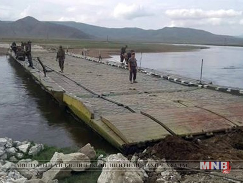 Цэргийн алба хаагчид иргэдийг саадгүй зорчиход тусалж байна