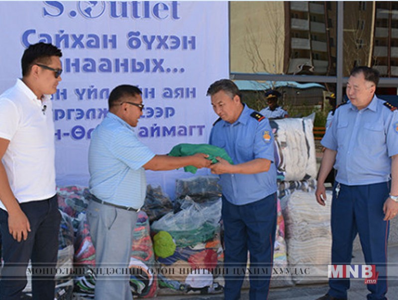 S`Outlet дэлгүүрийнхэн Баян-Өлгийчүүдэд тусламж илгээлээ