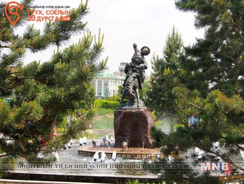 Заавал үзэх хөшөө дурсгалууд: “Эмнэг сургагч” баримал