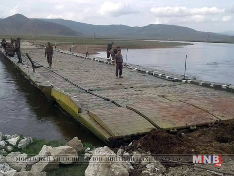 Тэрхийн голд түр гүүр байрлуулжээ