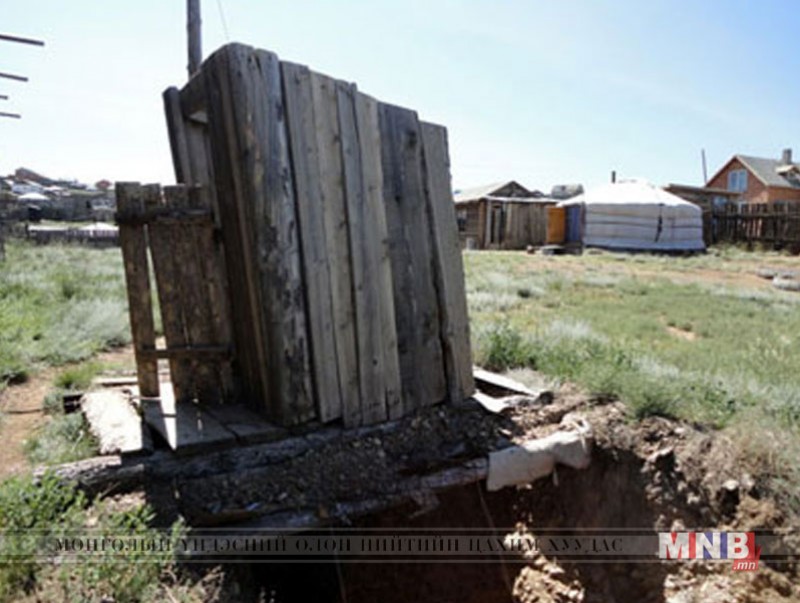 Гэр хороололын нийт өрхийн 95 орчим хувь нь нүхэн жорлон хэрэглэж байна