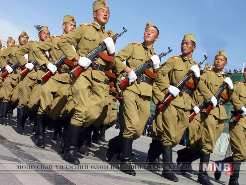 Оюутан цэргүүд энэ сарын 13-15-ны өдрүүдэд эр цэргийн тангаргаа өргөн халагдана