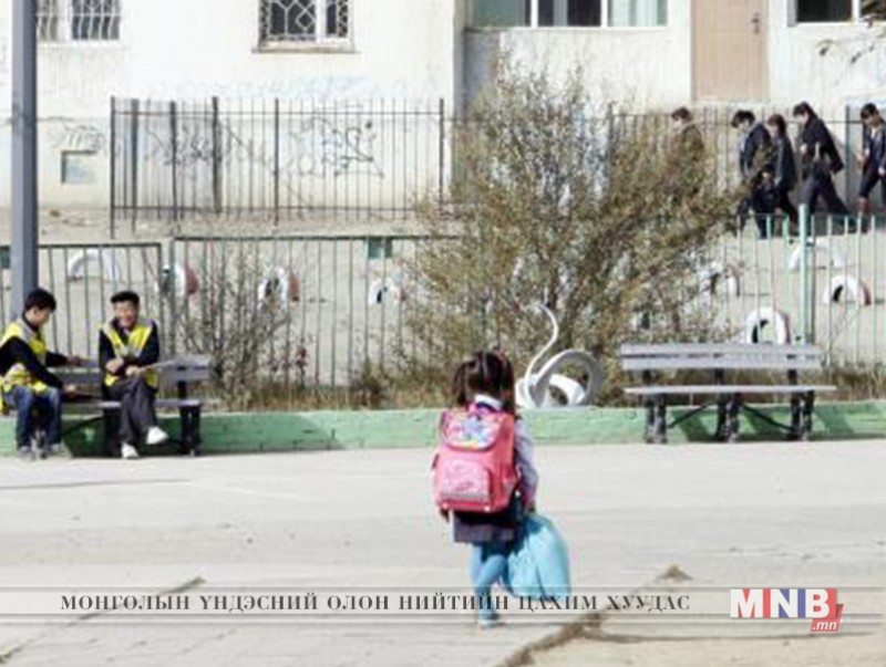 Хичээлээ тараад асран хамгаалагчгүй гэртээ харьж явсан 3 хүүхэд осолд өртжээ
