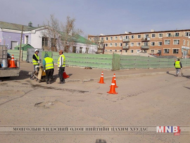 Дундговь аймгийн төвийн замуудад засвар хийж эхэллээ