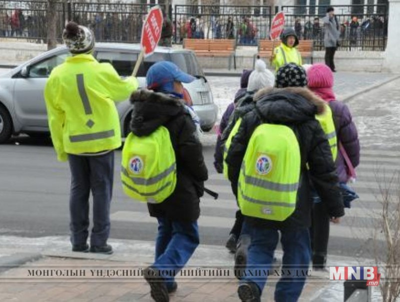 Хүүхэд зам тээврийн осолд өртөхөөс урьдчилан сэргийлэхийг анхаарууллаа
