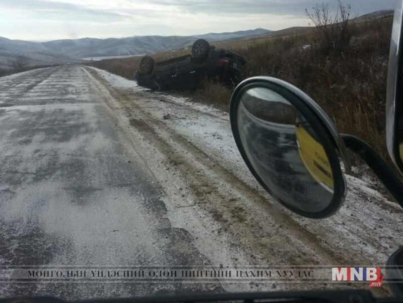 Орон нутгийн замд хальтиргаа гулгаа ихтэй байна