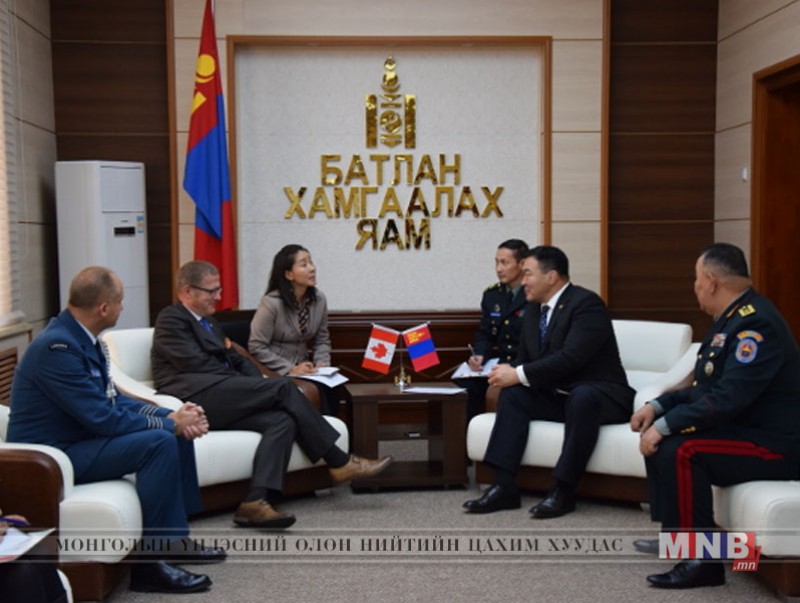 Батлан хамгаалахын сайд Канад Улсын Элчин сайд Эд Жагерыг хүлээн авч уулзлаа