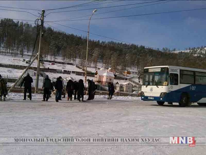 Зам, талбайн цас цэвэрлэлээ