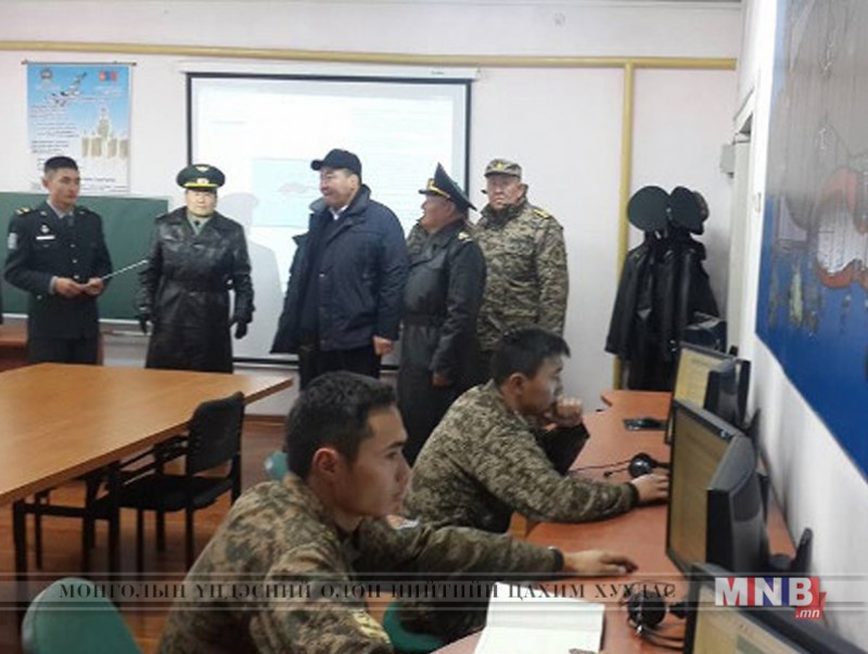 Батлан хамгаалахын сайд анги салбаруудын үйл ажиллагаатай танилцлаа
