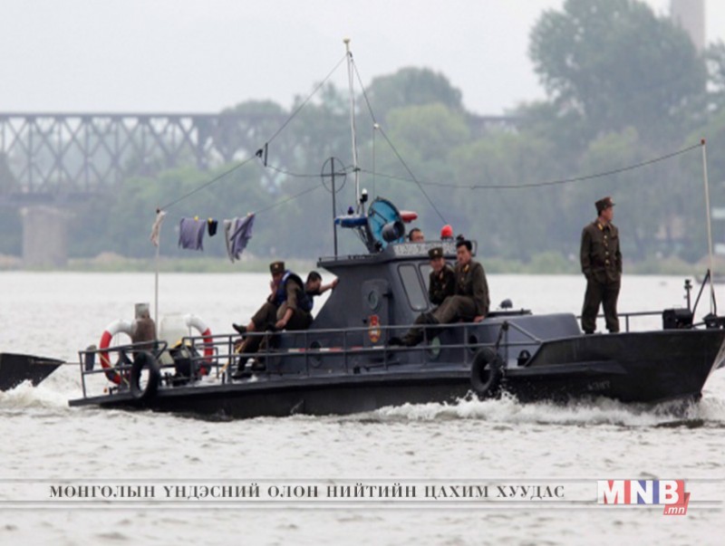 Хятадын загас агнуурын хөлөг онгоцууд руу гал нээжээ