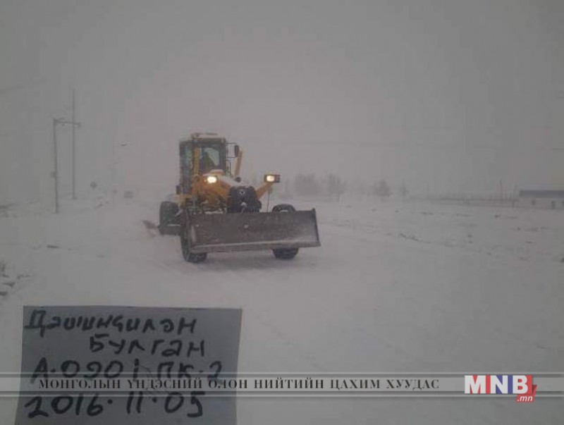 Эрдэнэт–Мөрөн чиглэлд цас орж байна