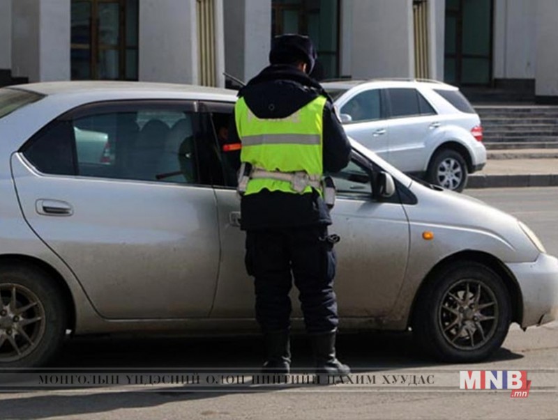 Албан татвараа төлөөгүй тээврийн хэрэгслийн жолоочийг 11 сарын 20-ны дотор төлбөрөө төлөхийг санууллаа