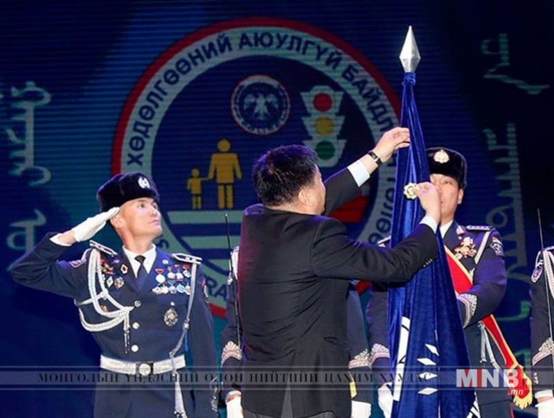 Замын цагдаагийн албыг “Хангарьд” одонгоор шагналаа