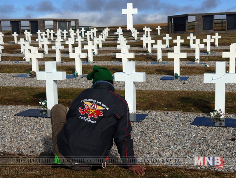 Аргентин цэргүүдэд зориулсан дурсгалыг сүйтгэсэн хэрэг дахин гарчээ