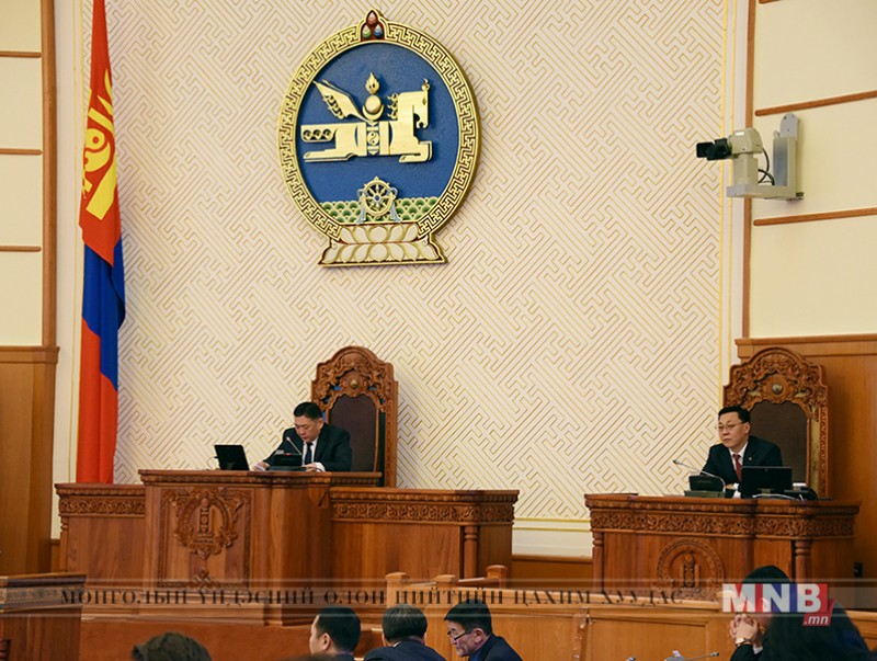 Чуулганы үдээс өмнөх хуралдаанаар хоёр асуудал хэлэлцэн шийдвэрлэв
